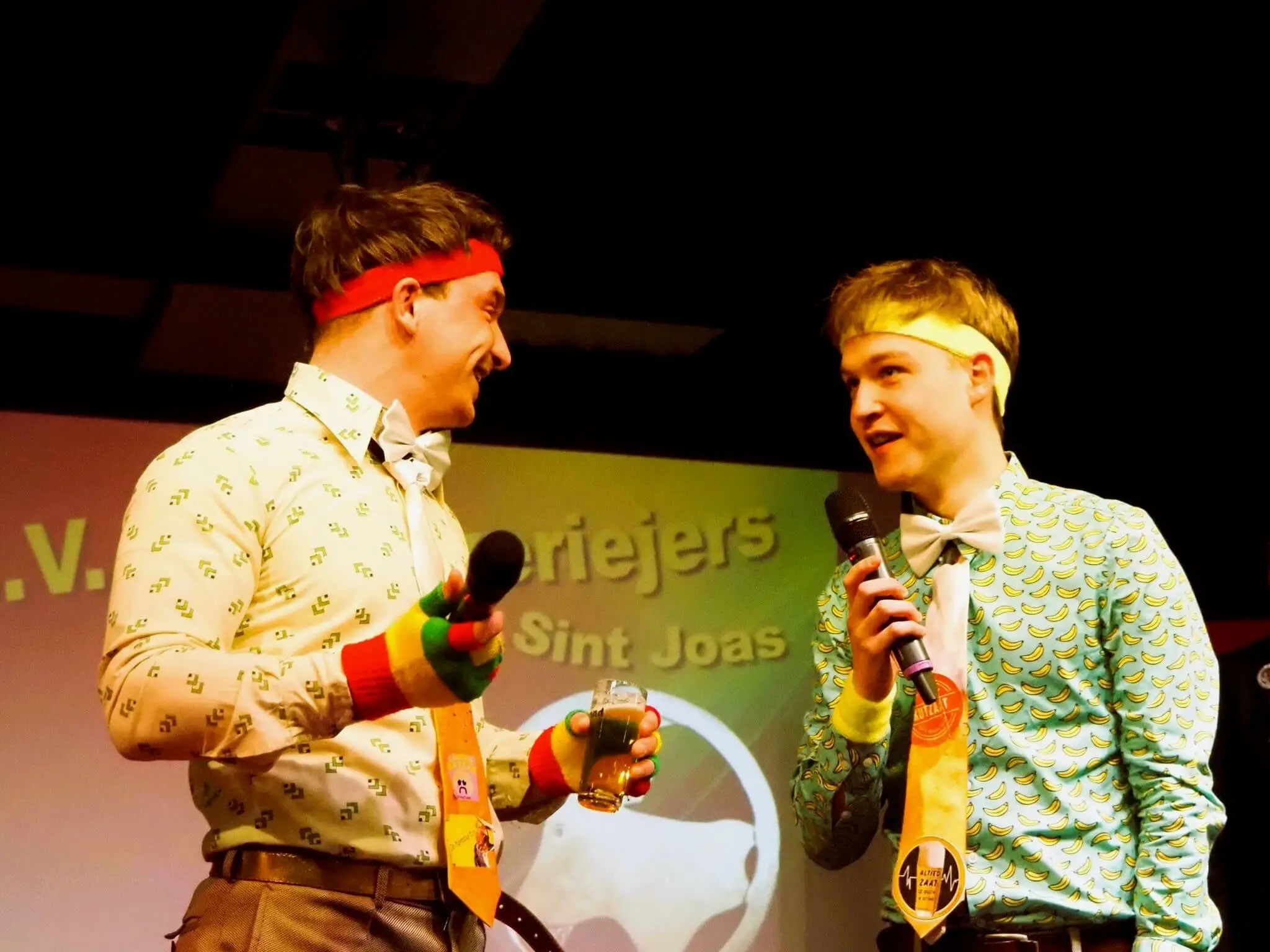 Sjeale Zeiver optreden tijdens carnaval in Sint Joost